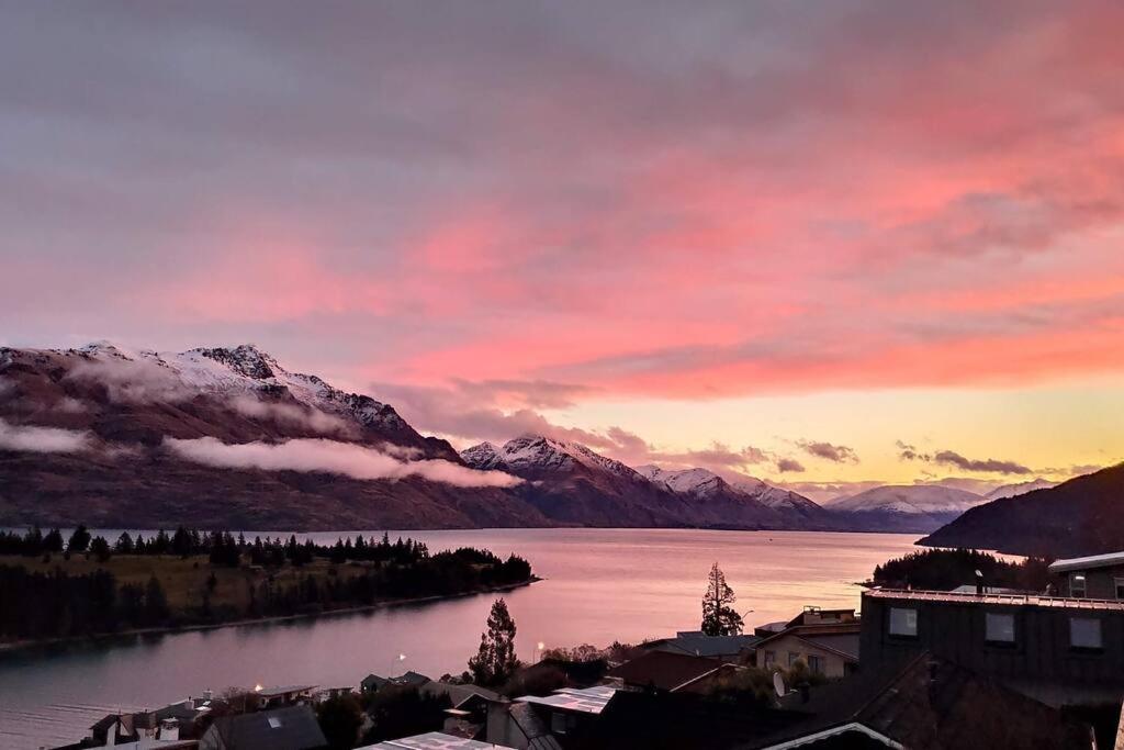 Lovely Apartment- Amazing Lake & Mountain Views Queenstown Eksteriør bilde